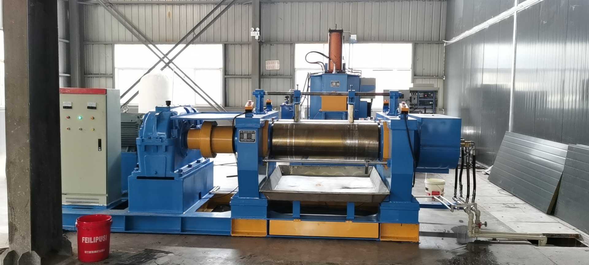 浙江寧波某公司使用我司的開煉機(jī)